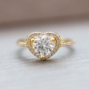 S925 1ct Clear Moissanite Diamond Heart Halo Style Engagement Ring